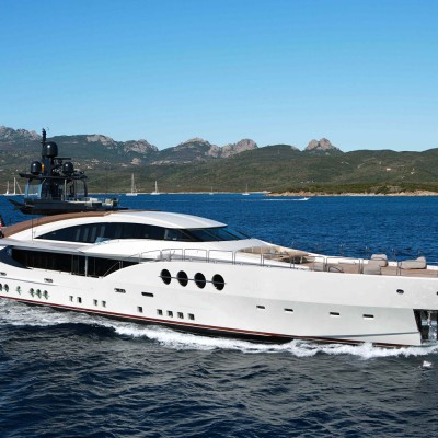 Big choices of yacht refinishing and yacht painting
